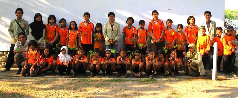 Students Mantren and Gaja Mada University